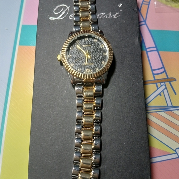 Gold and Silver Quartz Watch - Picture 6 of 6
